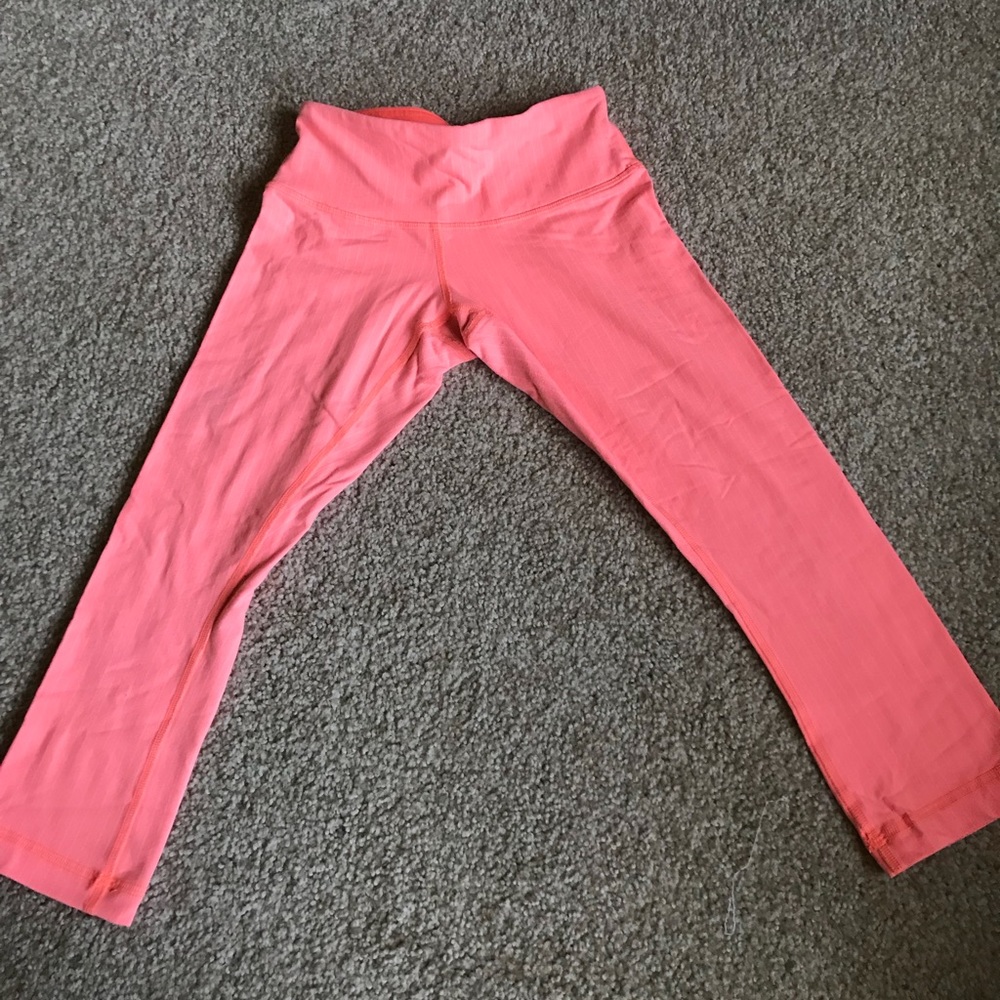 Lululemon pink cropped leggings